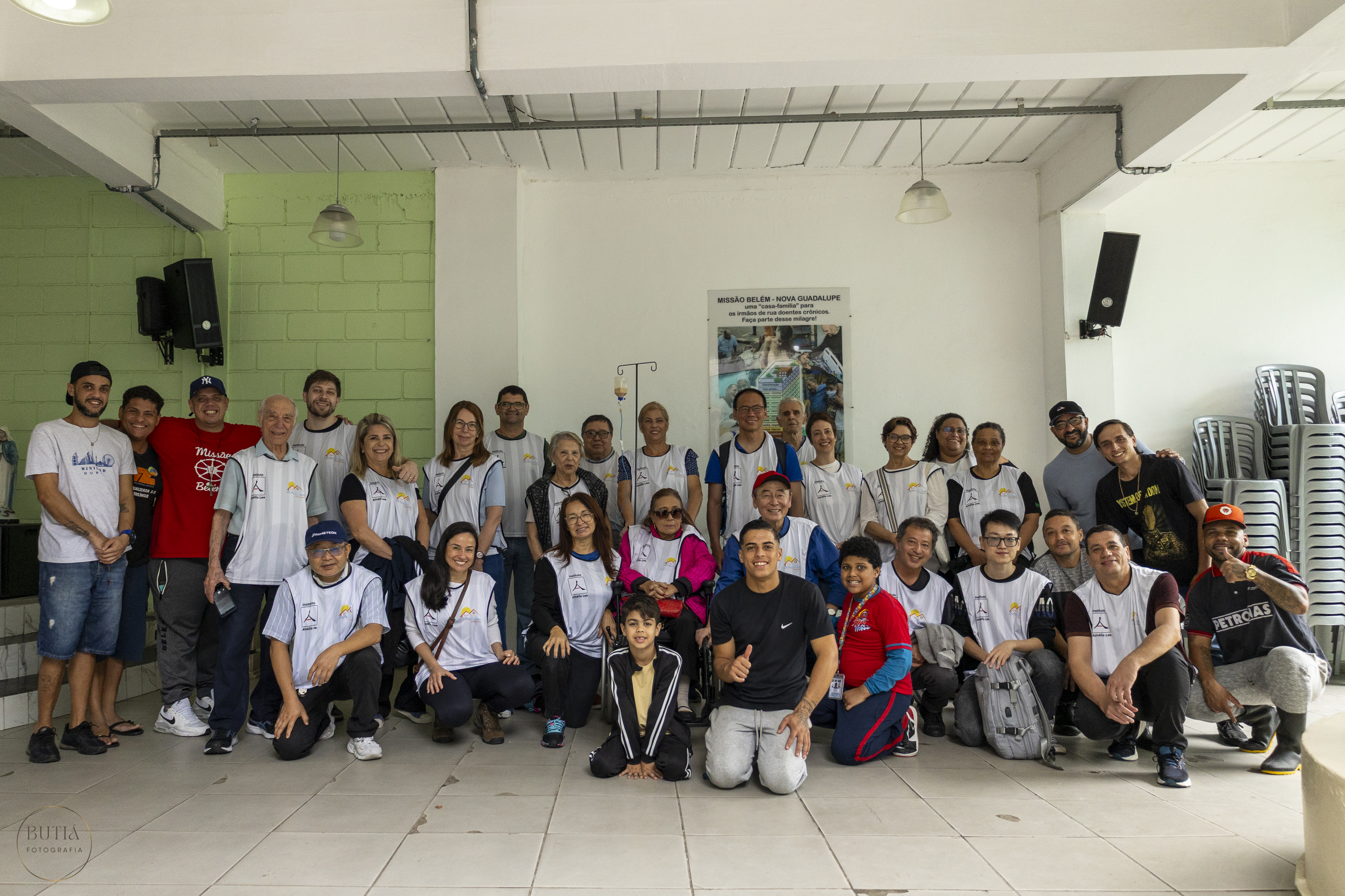 Grupo de voluntários do Instituto Amélia Lee reunidos